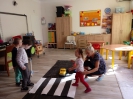 Zajęcia w grupie przedszkolnej – „Zasady przechodzenia przez jezdnię”