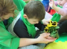 Maszeruje drogą mała wiosna_5