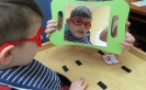 Mój dziadek ma na nosie okrągłe okulary_19
