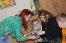 Podróż zwana życiem z kolorowymi skarpetkami w tle_28