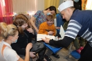 Podróż zwana życiem z kolorowymi skarpetkami w tle_38