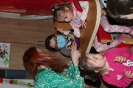 Podróż zwana życiem z kolorowymi skarpetkami w tle_3