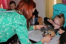 Podróż zwana życiem z kolorowymi skarpetkami w tle_5